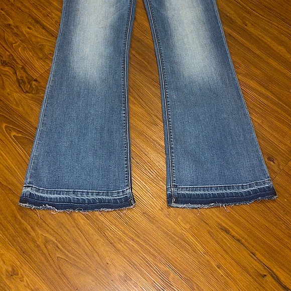 ☃️BOGO50%☃️ 🆕🩵SNEAK PEEK: Bootcut w/Distress & Hem Accent 11/30 - Picture 7 of 8